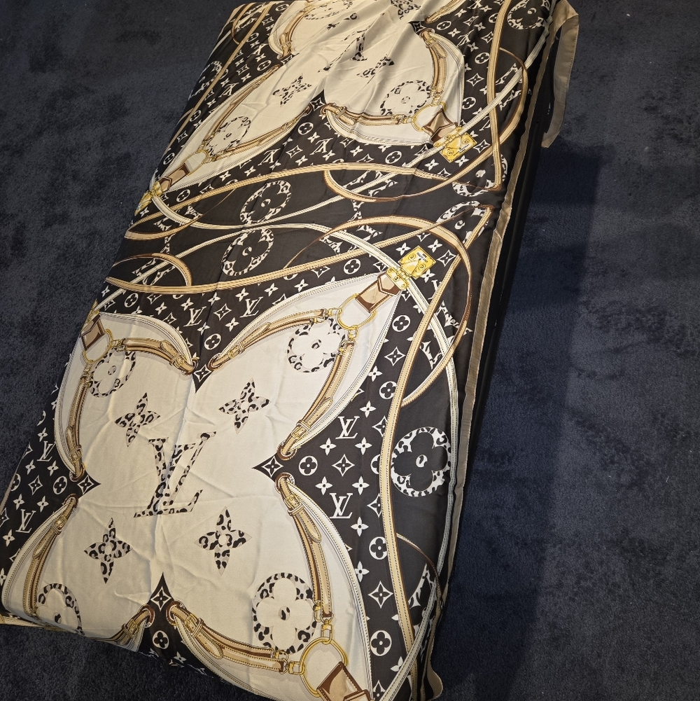 Louis Vuitton Silk LARGE Oblong Reversible Scarf